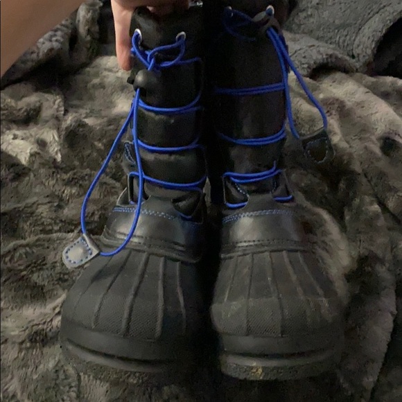 Snow Boots - Picture 2 of 3